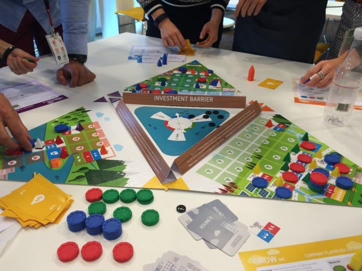 From trade boycotts and bad harvests, to water shortages and plant viruses: the players face turbulence just like in the real world.